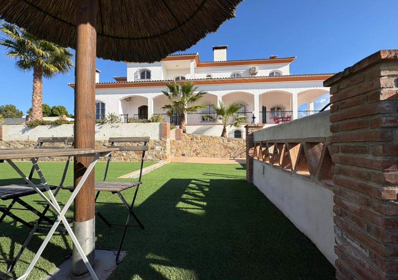 Spacious Villa With Exceptional Views In Malaga 卡萨拉博内拉 外观 照片