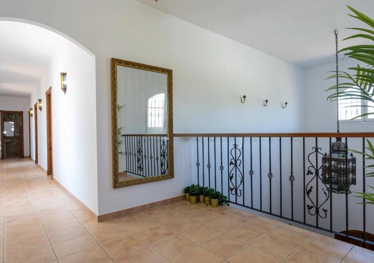 Spacious Villa With Exceptional Views In Malaga 卡萨拉博内拉 外观 照片