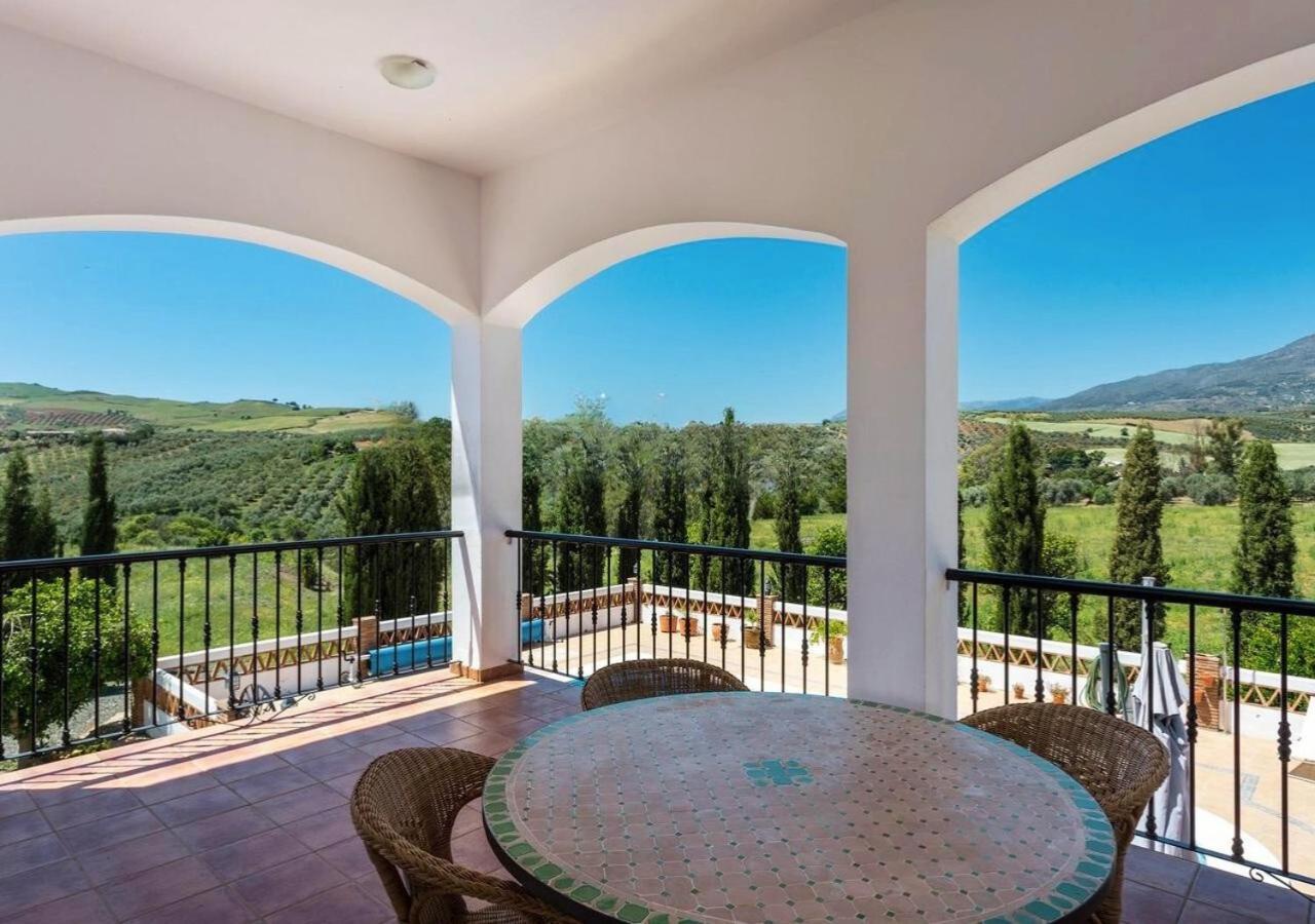 Spacious Villa With Exceptional Views In Malaga 卡萨拉博内拉 外观 照片