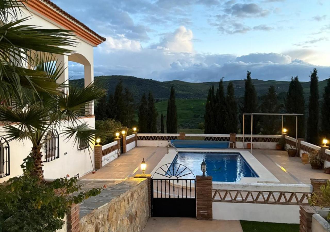 Spacious Villa With Exceptional Views In Malaga 卡萨拉博内拉 外观 照片