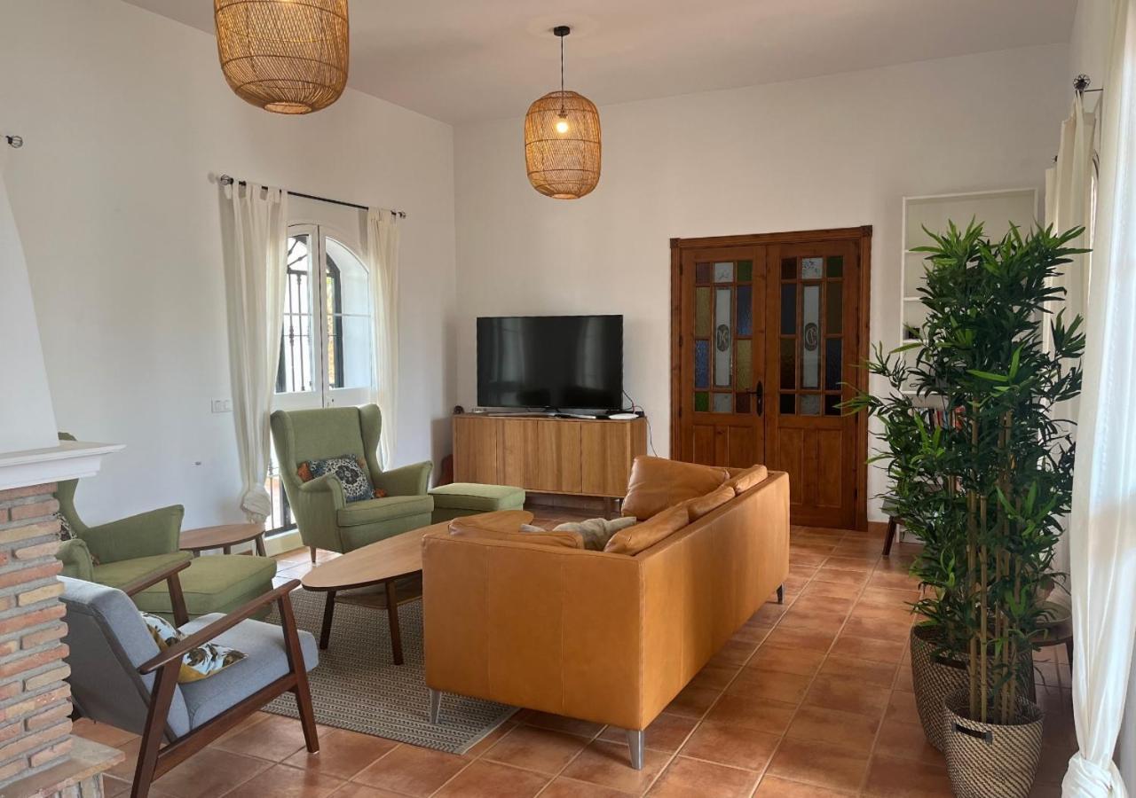 Spacious Villa With Exceptional Views In Malaga 卡萨拉博内拉 外观 照片